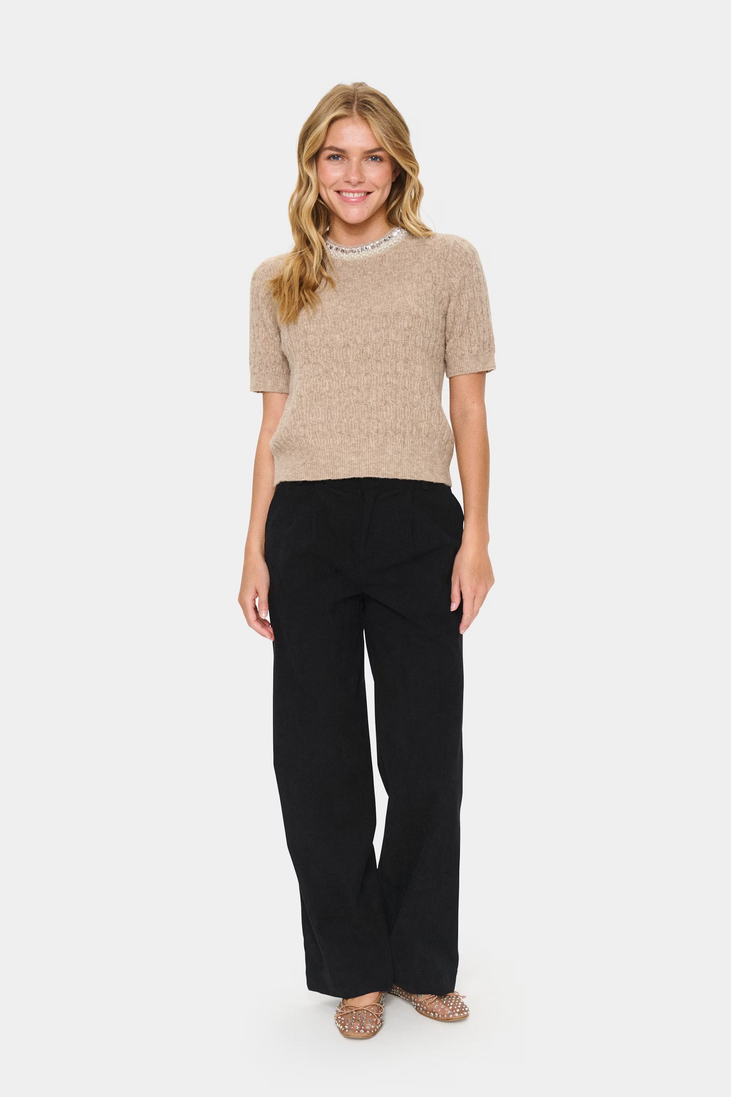 Strikbluse m. kort ærme. Beige.