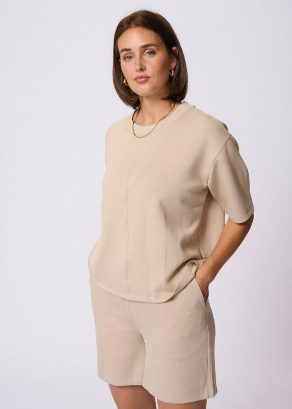 T-shirt, Annika
