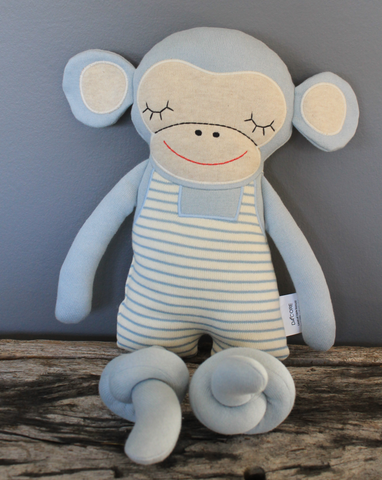 Pudedyret Monkey - fremstillet af resttekstil og strik fra store produktioner. De små elsker Pudedyret.