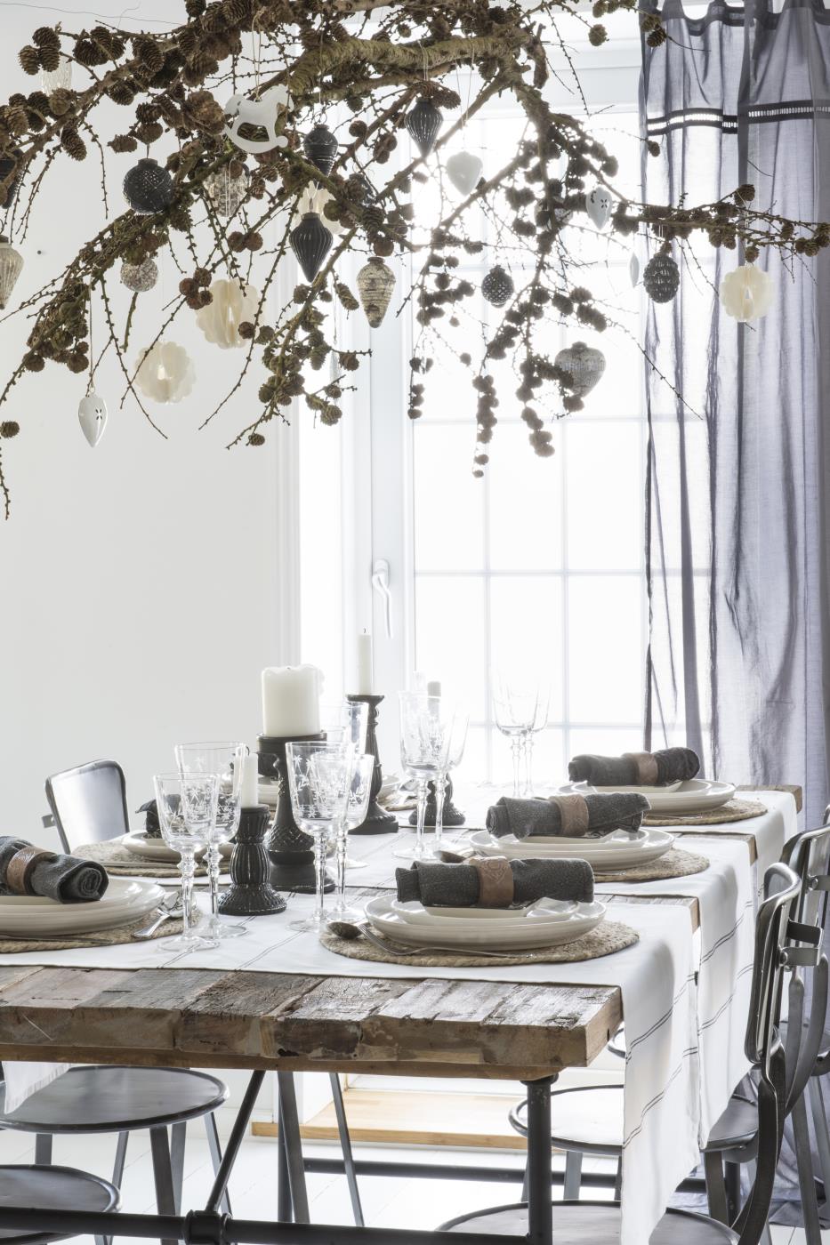 Dækkeserviet, rund natur jute. Ø35 cm.