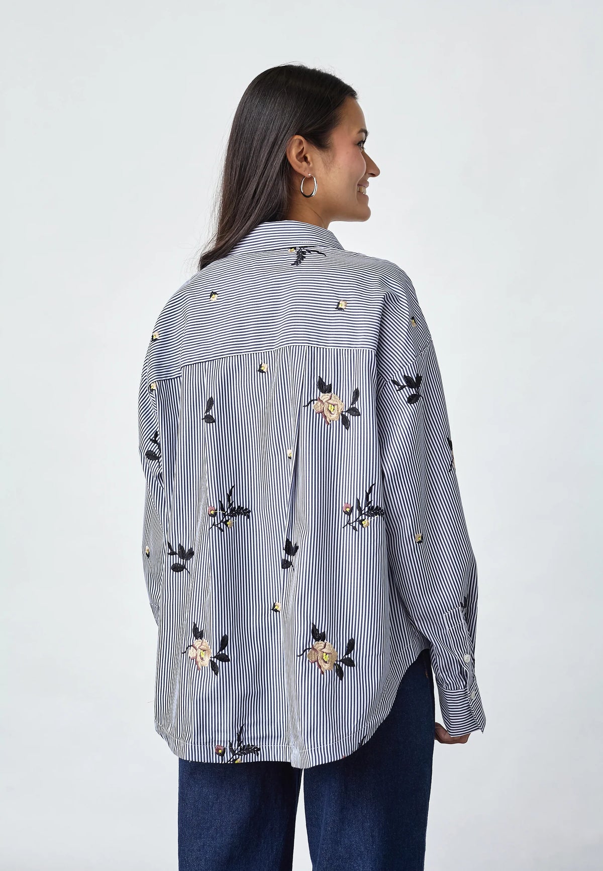 Skjorte, blåstrib med broderi
