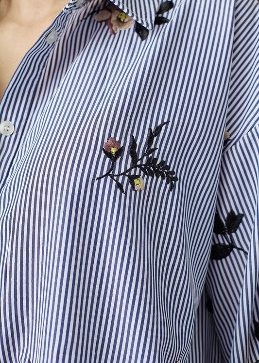 Skjorte, blåstrib med broderi