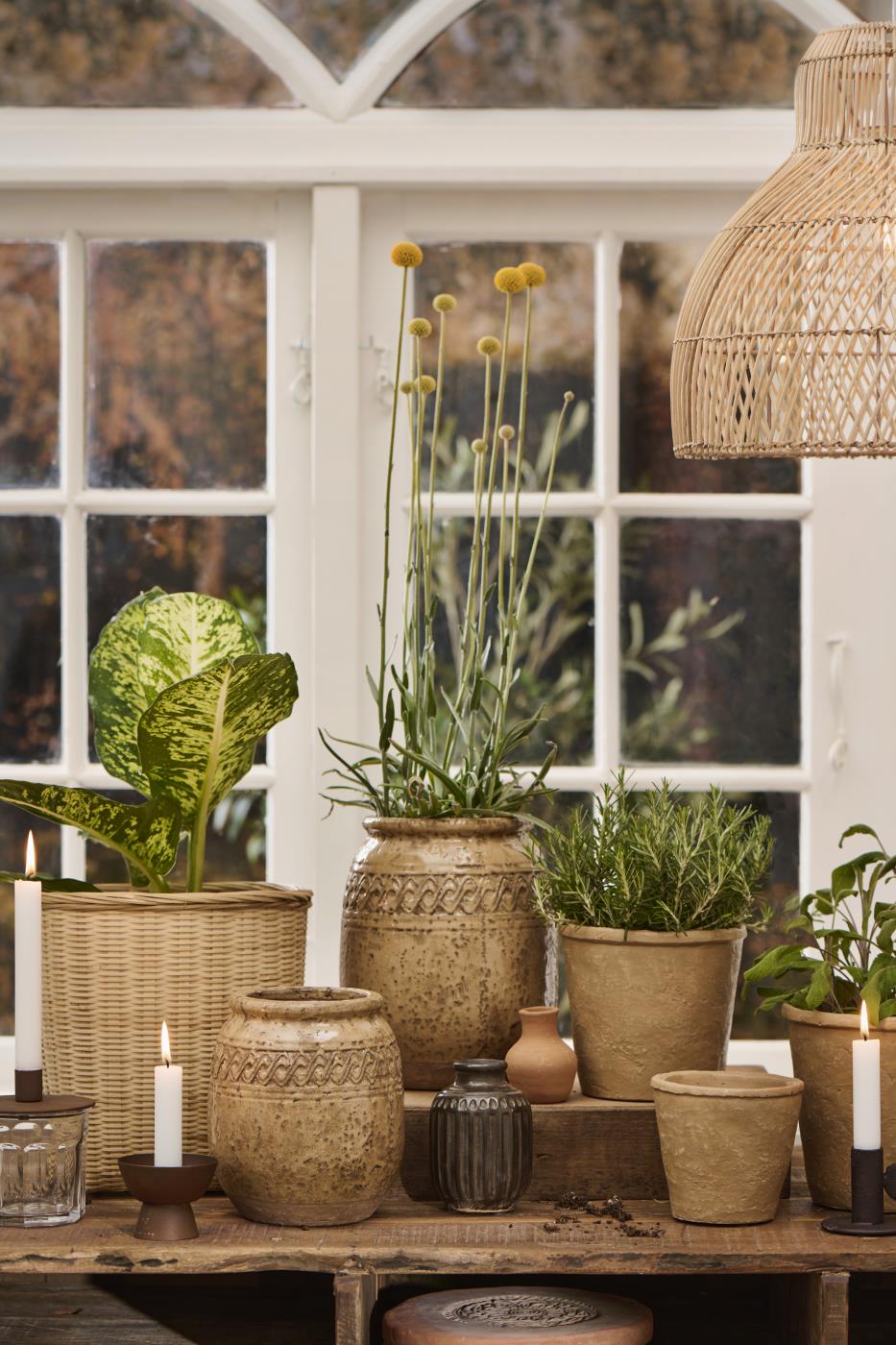 Kurv; firkantet bund og rund top