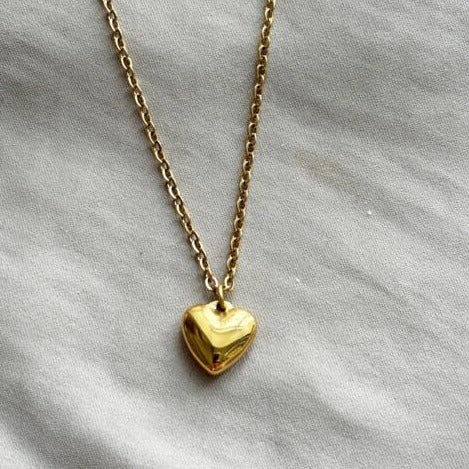 Halskæde; love heart necklace.