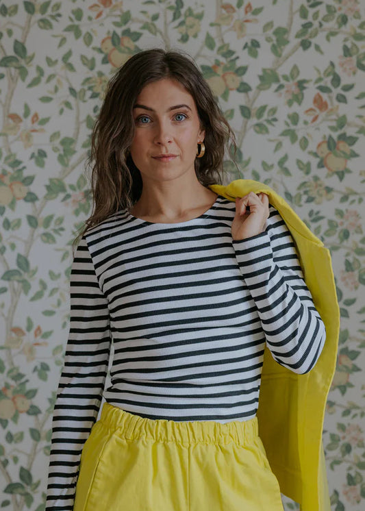 Bluse, langærmet t-shirt. Sort/hvid