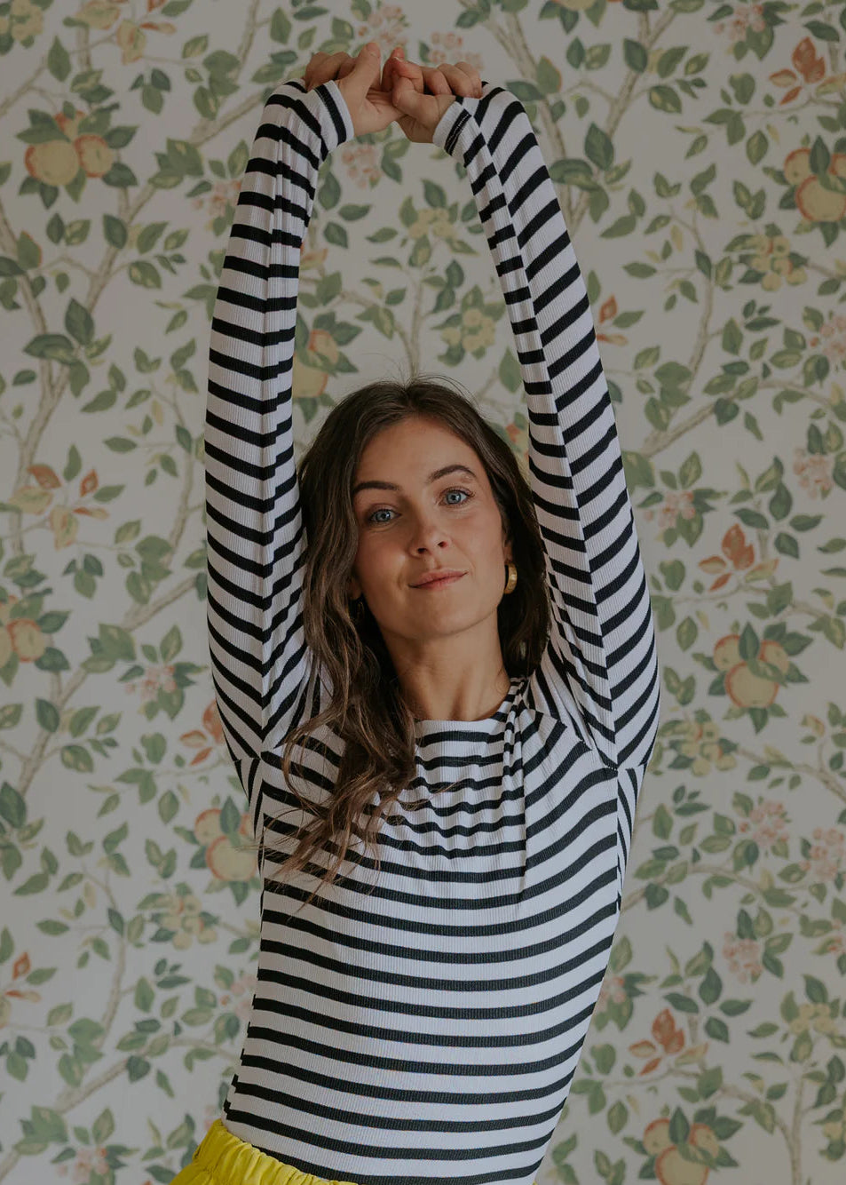 Bluse, langærmet t-shirt. Sort/hvid