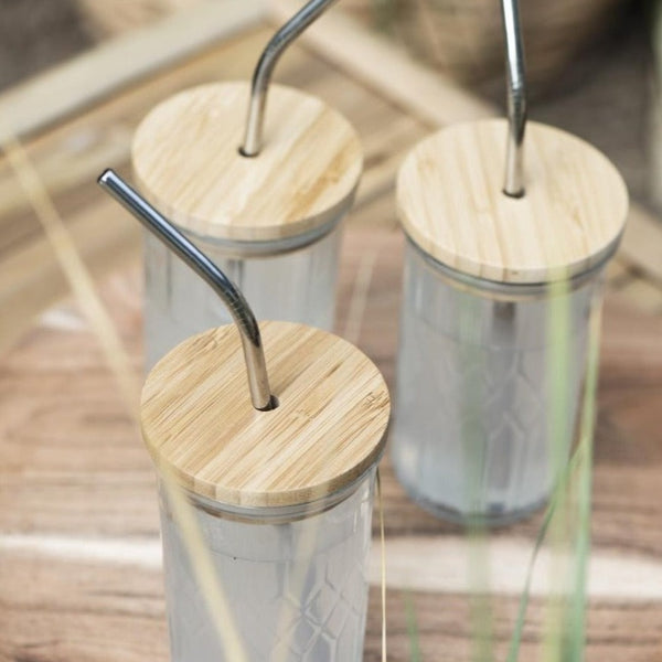 Glas m/bambuslåg og metalsugerør
