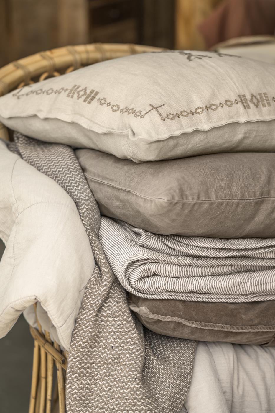 Quilt; creme/jordfarvede striber