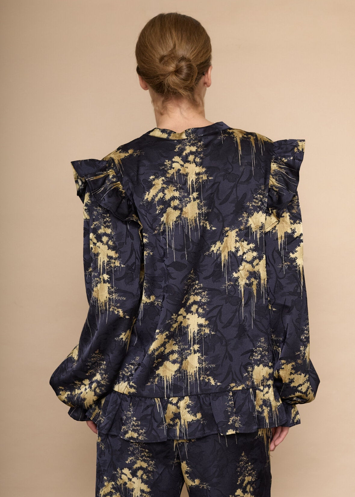 Skjorte, Love & Divine.