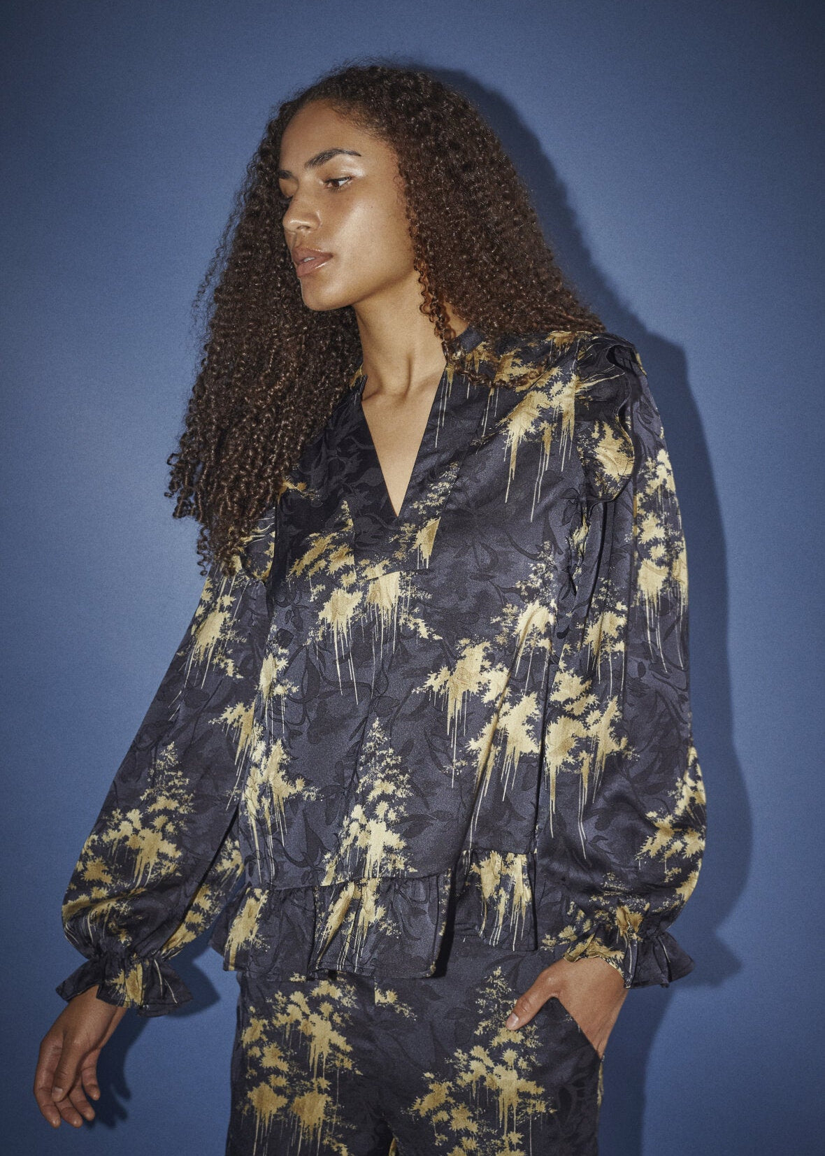 Skjorte, Love & Divine.