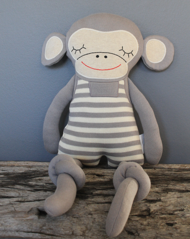 Pudedyret Monkey - lås grå/hvide striber